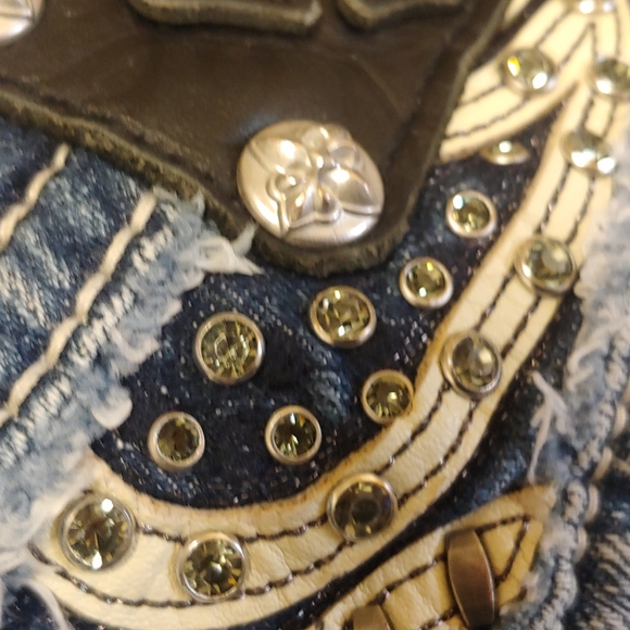 Miss Me jeans with lots of rhinestones, leather, and silver. Sz.28 - Picture 14 of 17